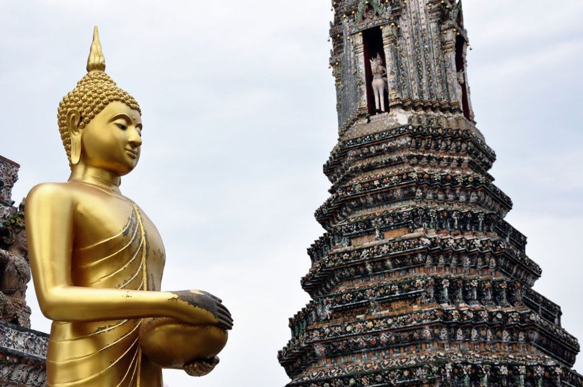 Experience the Splendor of Wat Arun: Bangkok’s Iconic Temple of Dawn