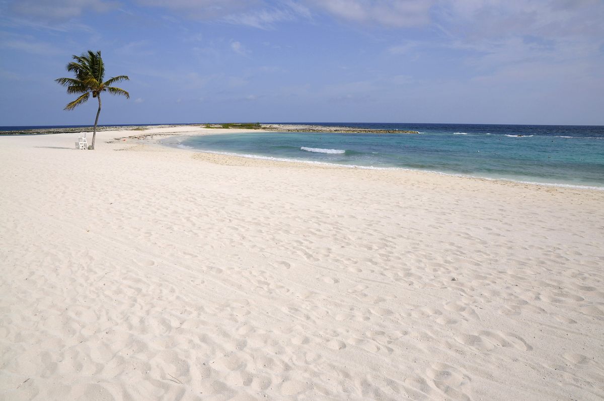 Beachfront Bliss: Unwinding at Cable Beach in Nassau, Bahamas